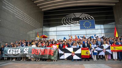 Cientos de personas se concentran el Bruselas en apoyo a Ceuta: "Ceuta no se vende, se defiende"