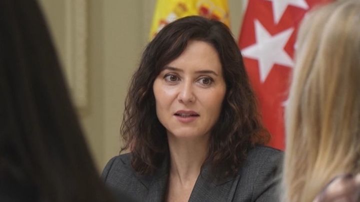 Ayuso reúne a su equipo en Manzanares El Real para abordar los presupuestos de 2027 y nuevas medidas para este año