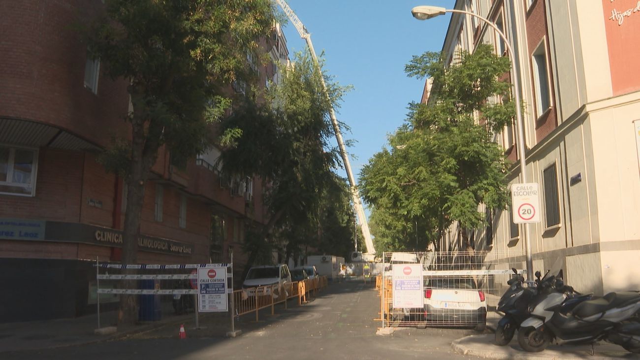 Los vecinos del edificio incendiado en García de Paredes continúan sufriendo las consecuencias del fuego un mes después