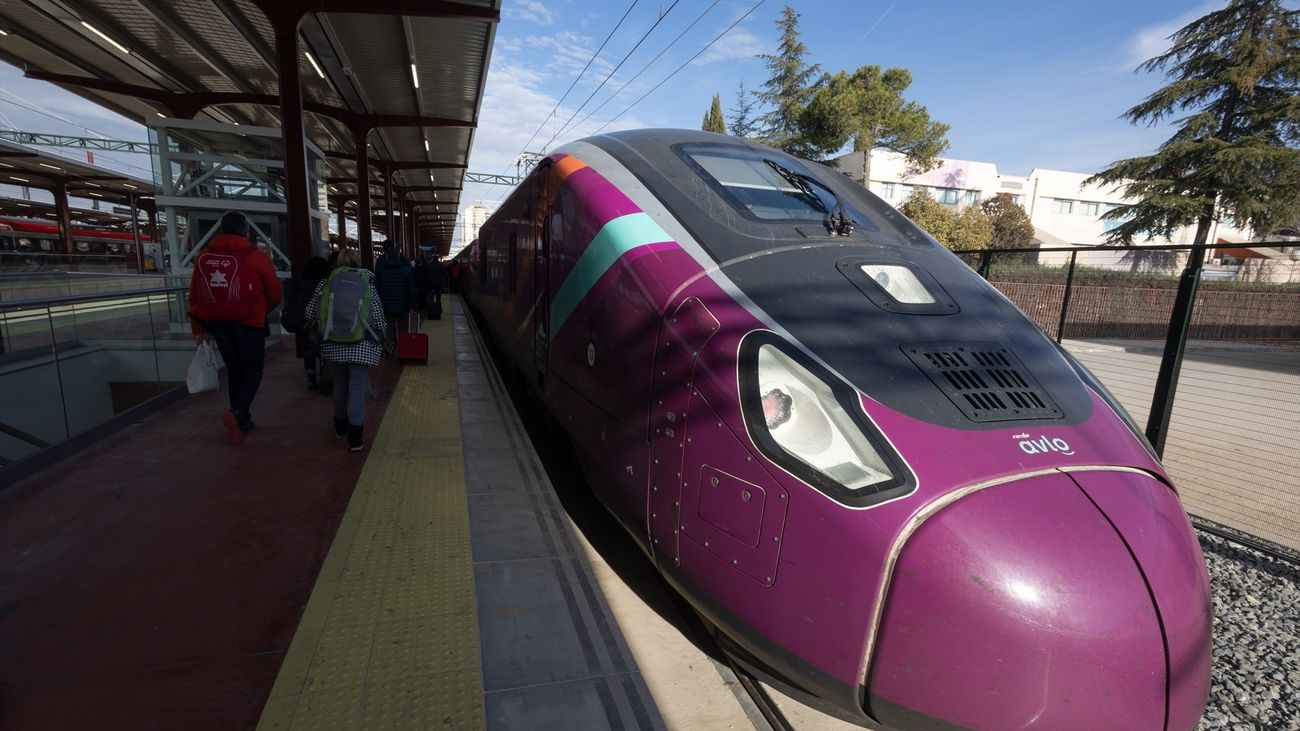 Tren modelo Avril comercializado como Avlo
