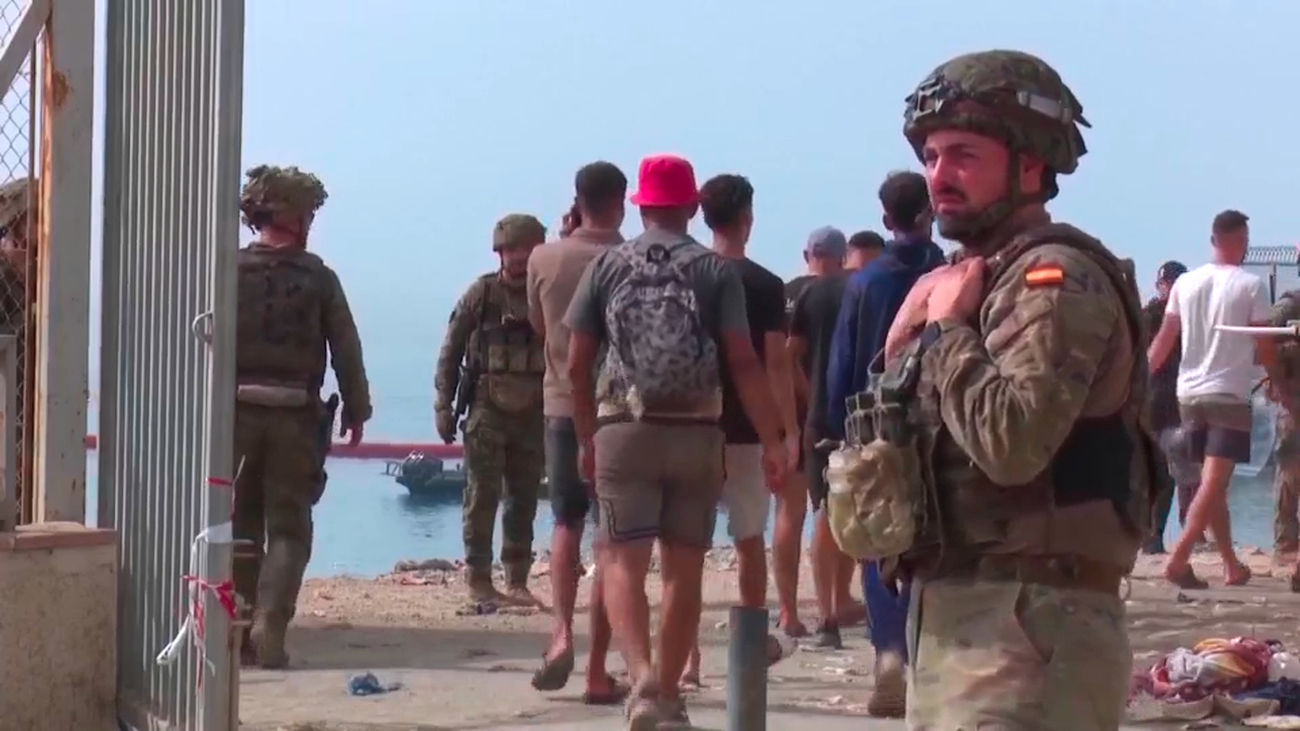 Detenido un inmigrante por intentar apuñalar a un militar en Ceuta