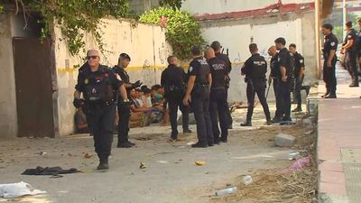 Detenido un migrante en Ceuta tras apedrear a unos militares que le sorprendieron asaltando una vivienda