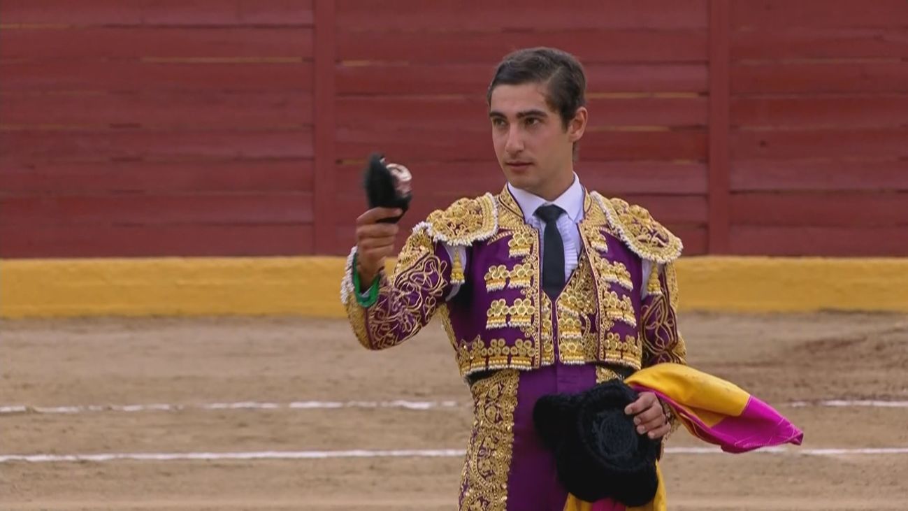 La destacada faena con la que Nacho Torrejón cortó una oreja a su segundo novillo en Navacerrada