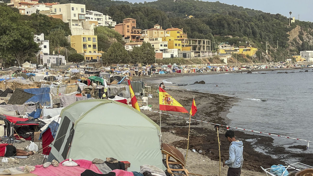Detenidos 21 migrantes por apedrear a militares y guardias civiles en Ceuta