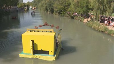 Humor y tradición en el descenso pirata del río Tajo de Aranjuez