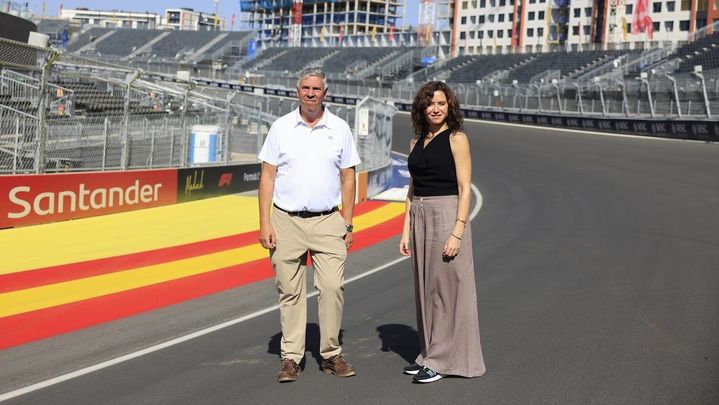 Ayuso visita Madring, que ultima su puesta a punto para el regreso de la Fórmula 1 a Madrid