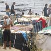 Un migrante resulta herido tras recibir dos puñaladas en una pelea en una playa de Ceuta
