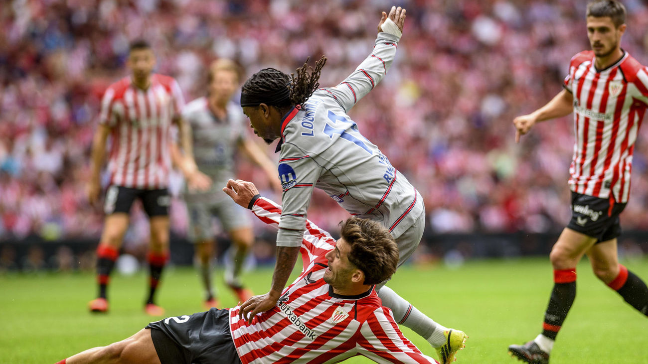 Lookman ante el Athletic