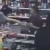 Atracan una tienda en Chueca con un arma simulada y se despiden dando la mano al dueño