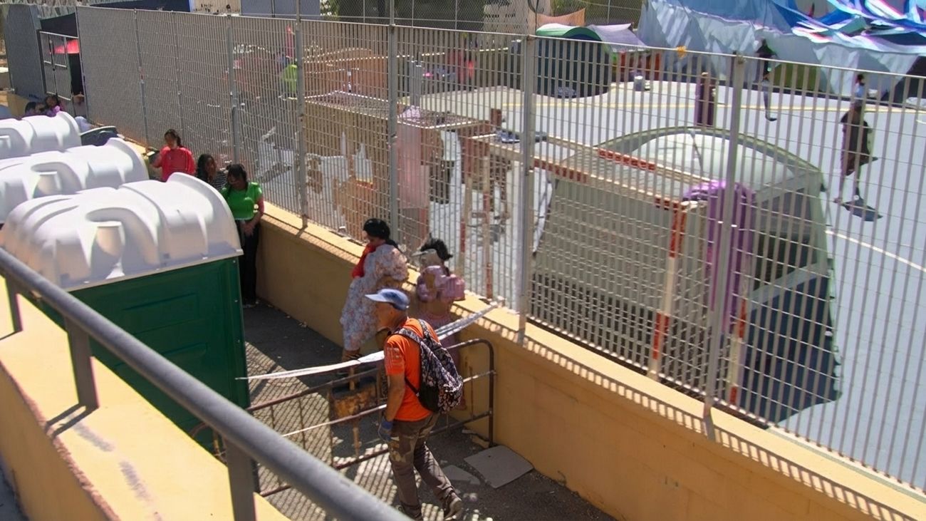 Vuelta al cole en Ceuta acompañados de agentes privados de seguridad y con presencia de Policía y Ejército