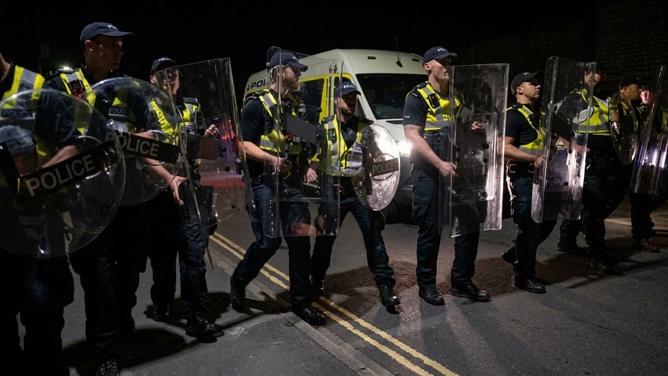 Enfrentamientos en Portsmouth (Reino Unido) por el traslado de 140 migrantes