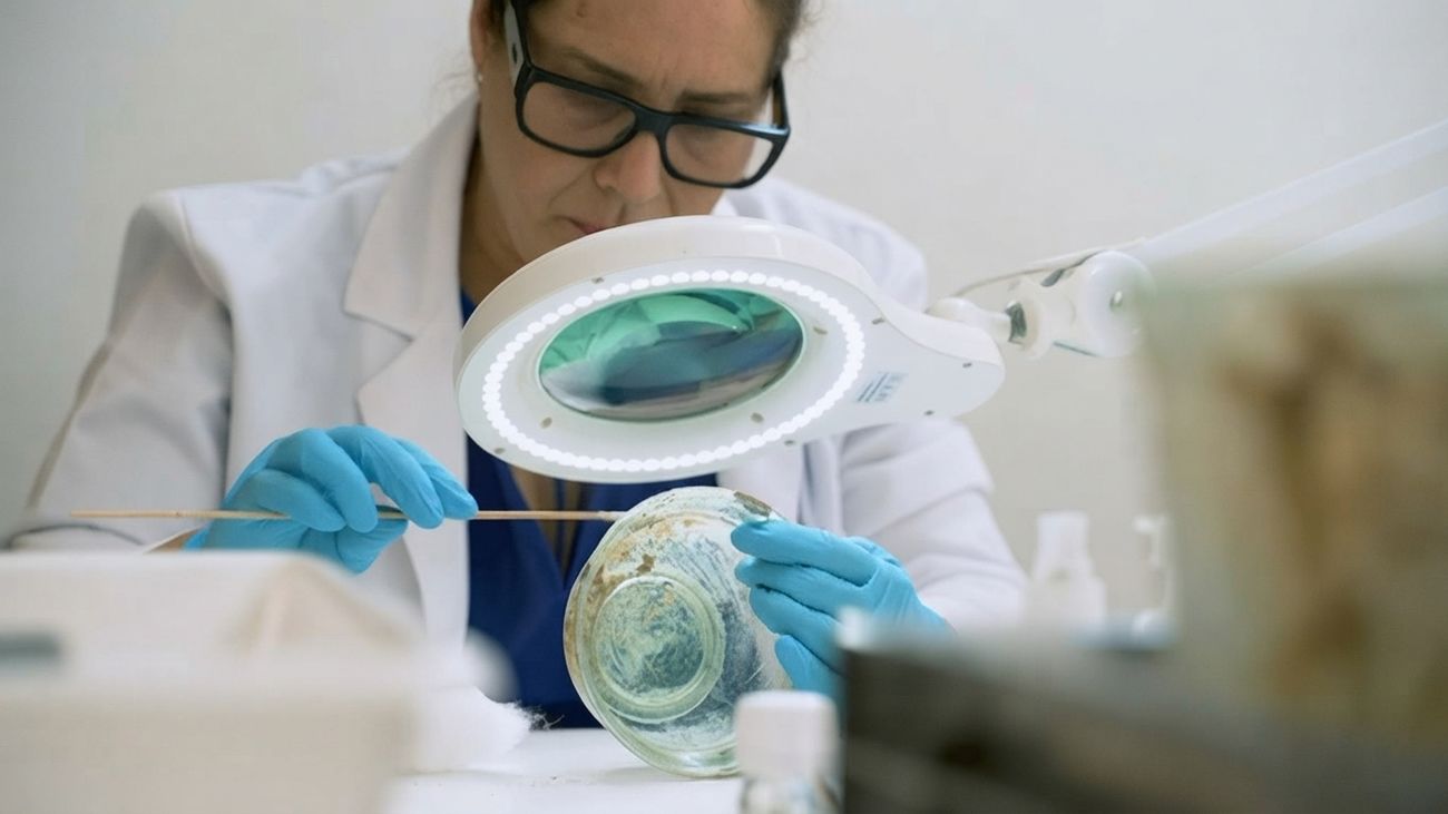 El Museo Arqueológico Nacional recupera 170 vidrios romanos de 2.000 años para descubrir sus secretos