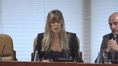 Begoña Gómez se opone la apertura de juicio y pide su absolución en la audiencia preliminar