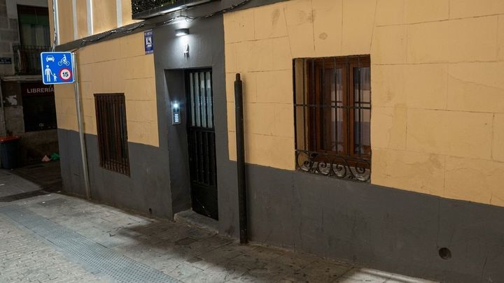Vecinos de Lavapiés denuncian drogas y prostitución en un bloque de viviendas