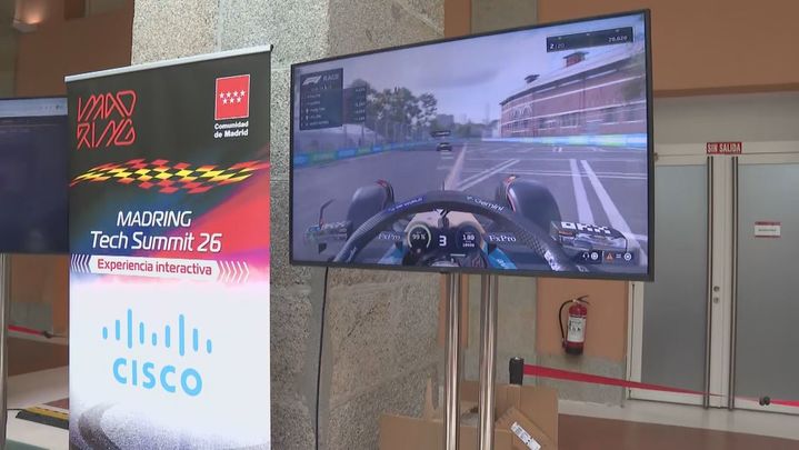 Pantalla del simulador del showroom de F1 / Telemadrid