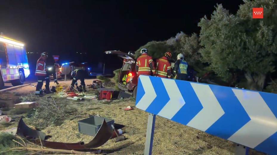 Herido grave tras impactar su coche contra un árbol de una rotonda en Griñón