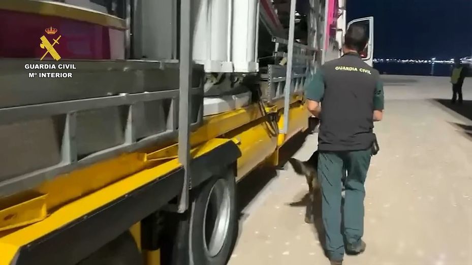 Hallan en Melilla a 71 personas ocultas en atracciones que pretendían viajar como polizones a la península