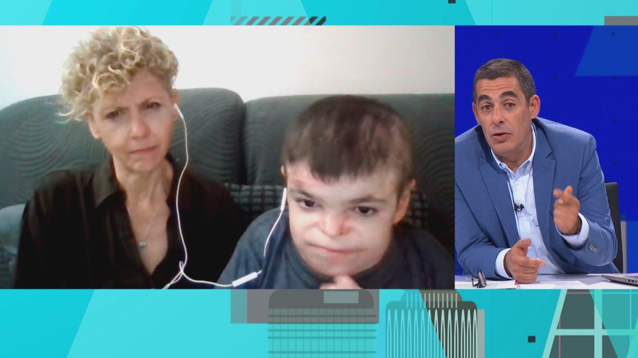 Leo, un niño con piel de mariposa, reclama el tratamiento que le permite vivir sin dolor