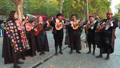 Las tunas salen a las calles de Majadahonda y ponen su música y tradición a las fiestas