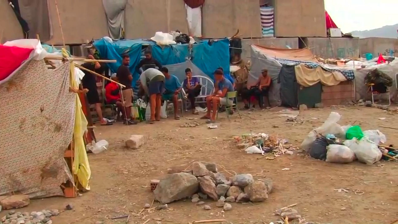 Ceuta pide el "desalojo urgente" de inmigrantes junto a la planta desaladora