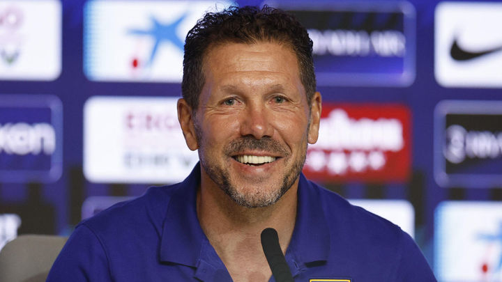 Simeone confirma la baja de Julián Alvarez y pide el Balón de Oro para Messi