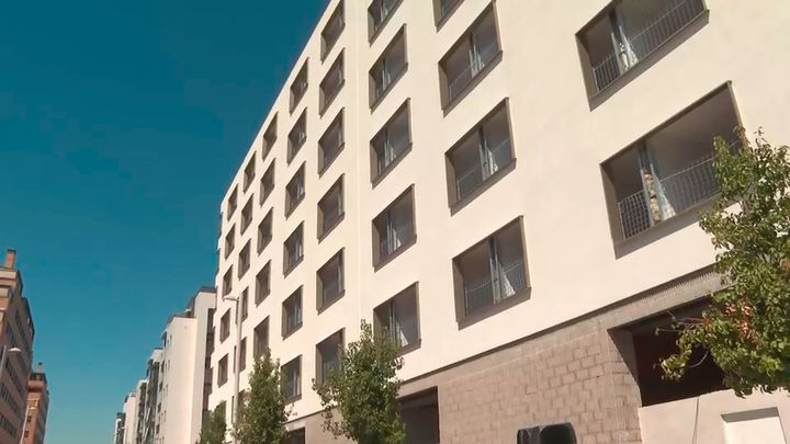 Feijóo visita El Cañaveral y pone a Madrid como modelo de su política de vivienda