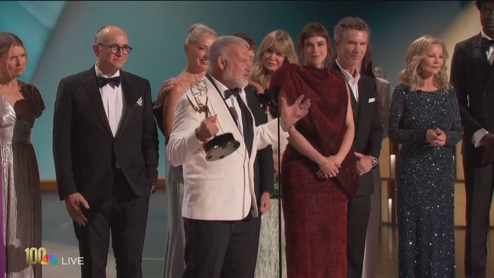 'La maldición de Widow's Bay' arrasa en unos Emmy marcados por homenajes a grandes estrellas