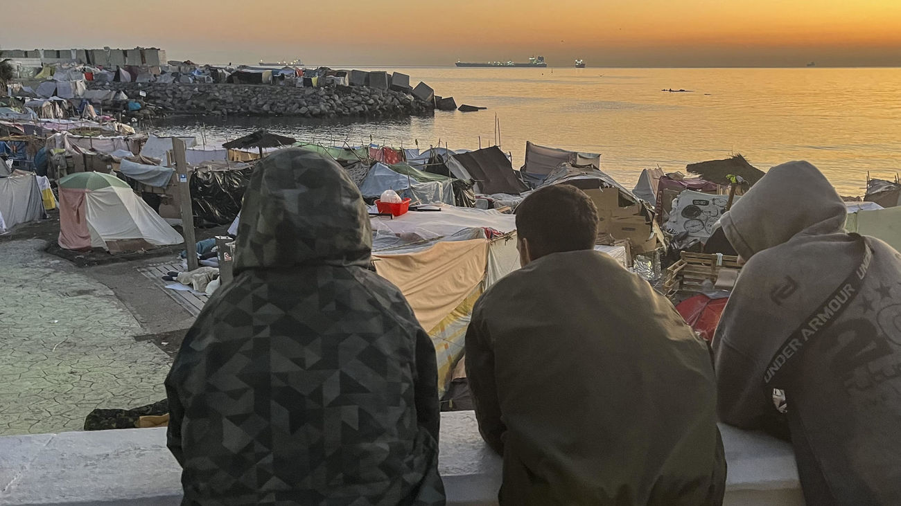 Aplazado el desalojo de la playa 'chabolista' del Trampolín en Ceuta