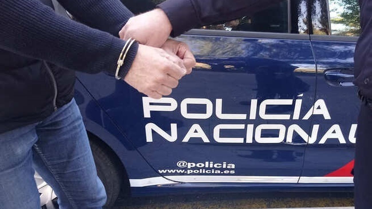 Imagen de una persona detenida por la Policía Nacional