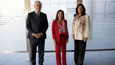 Robles impone distinciones a personal del CNI, tras la polémica por los avisos sobre Ceuta