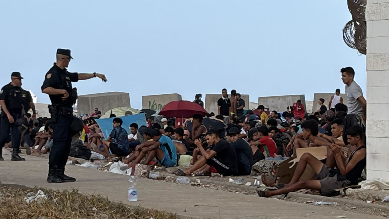 El desalojo de las playas de Ceuta  fracasa tras 50 días de crisis y la presión migratoria desborda la ciudad