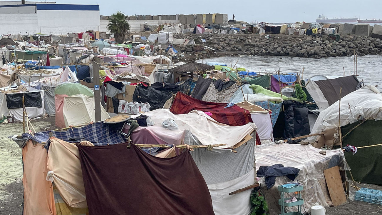 El Gobierno busca nuevos espacios en Ceuta para acoger inmigrantes pese a las protestas