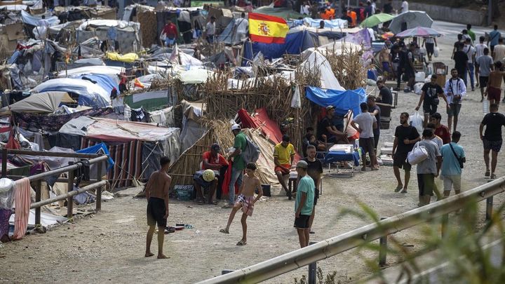 Muere un inmigrante en un asentamiento ilegal cerca de la playa del Trampolín de Ceuta