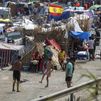 Migrantes en la playa El Trampolín de Ceuta