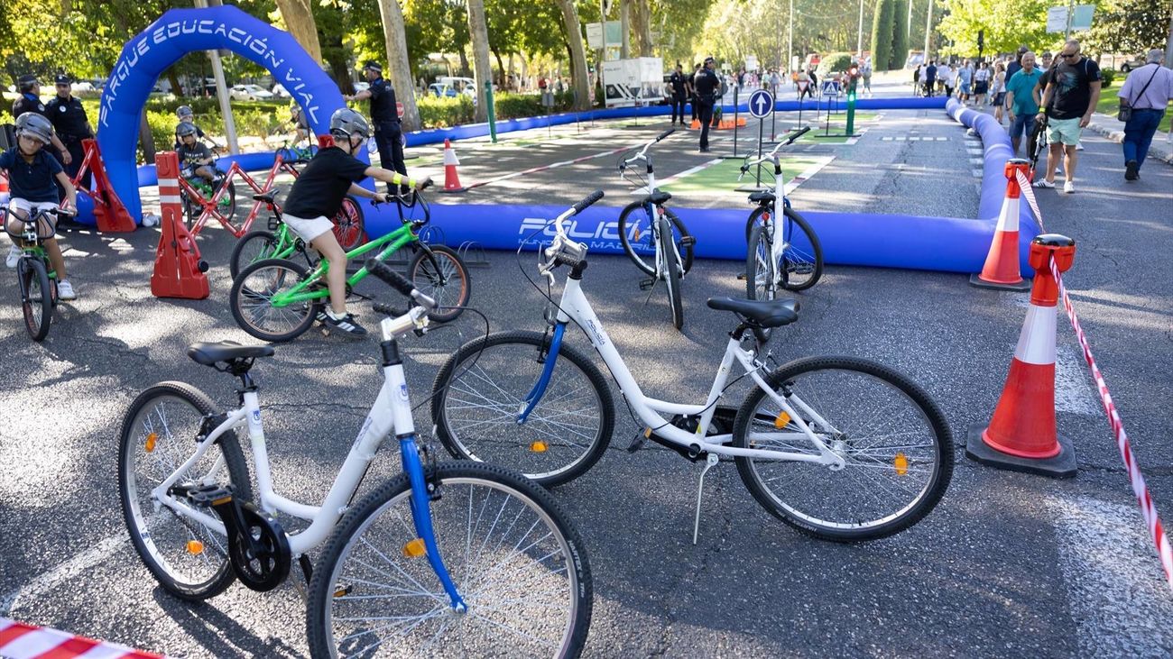 Madrid celebra la Fiesta de la Movilidad con miles de visitantes y la futura cabina del Teleférico como gran protagonista