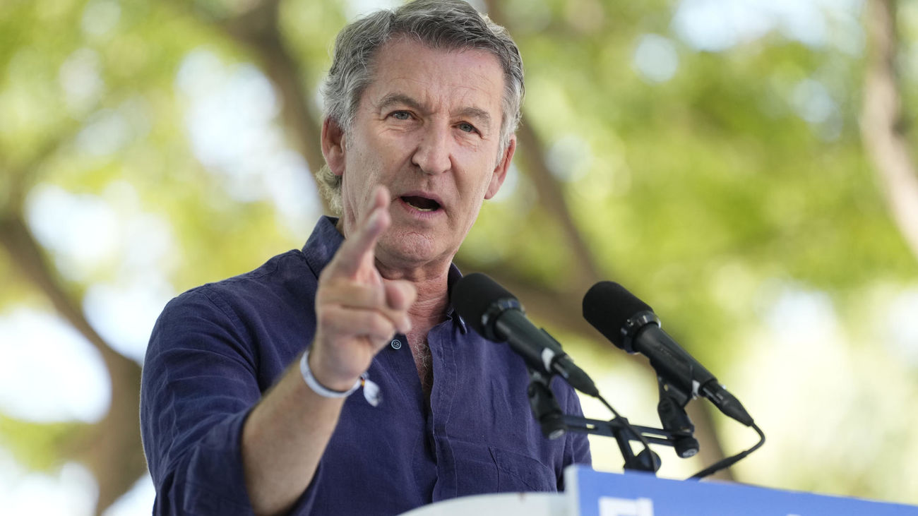 Feijóo pide revisar cómo se concede, se mantiene y "se puede perder" la nacionalidad