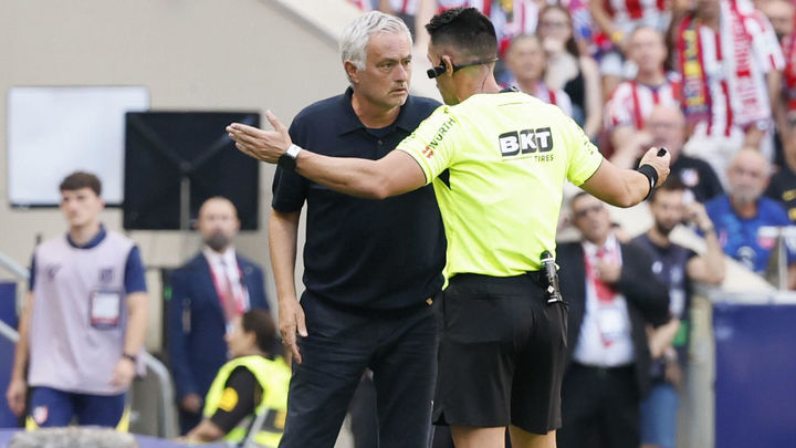 El Atlético de Madrid responde a Mourinho: "Stop acoso arbitral ya"