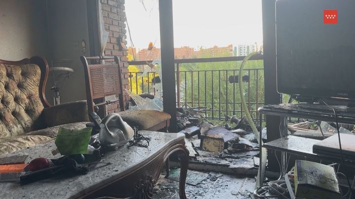 Un matrimonio de 89 y 85 años, afectado por el humo de un incendio en Móstoles