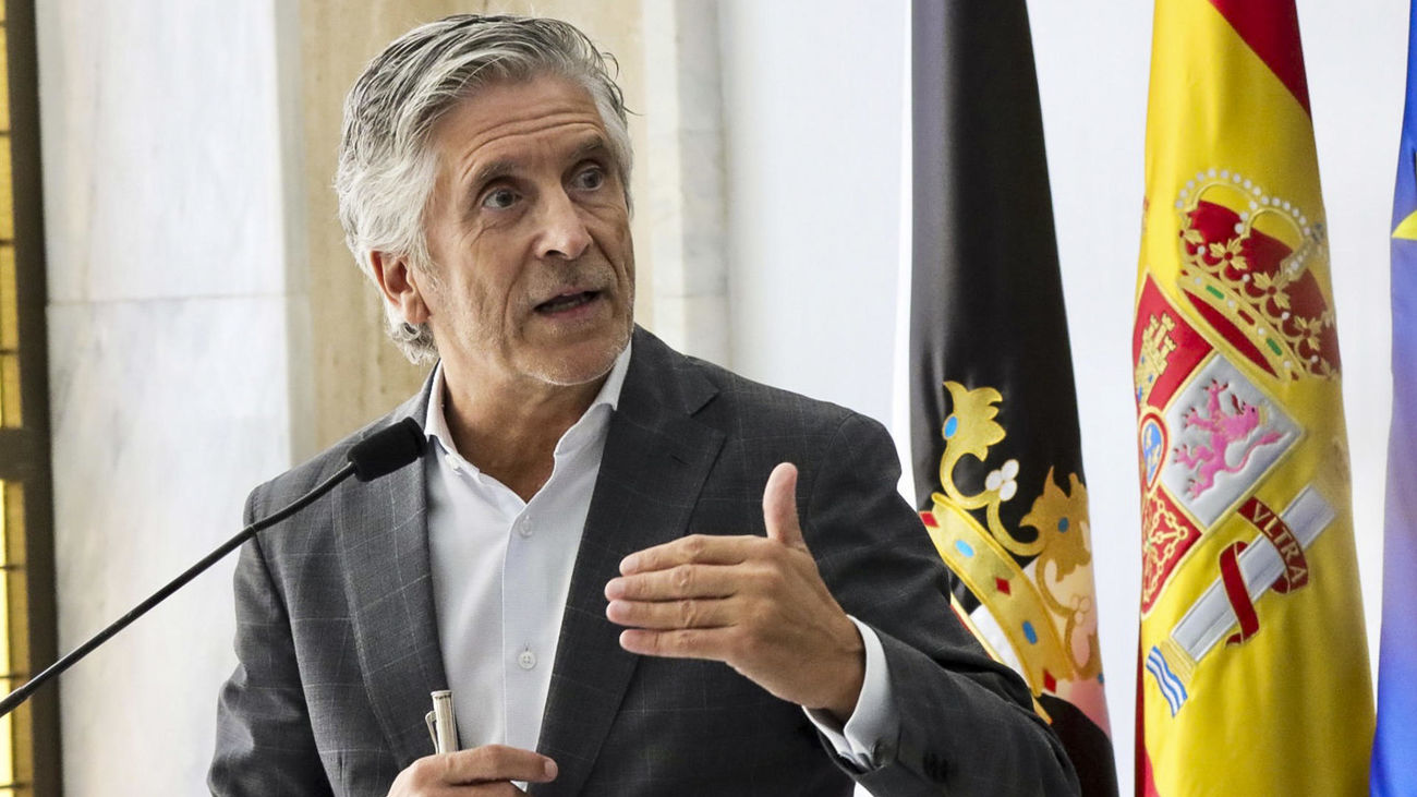 El ministro del Interior, Fernando Grande-Marlaska, durante su comparecencia ante los medios en la sede de la delegación del gobierno en Ceuta