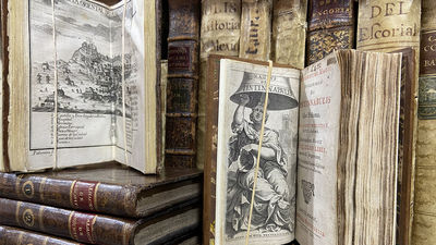 El Paseo de Recoletos vuelve a llenarse de libros viejos y antiguos en la 36ª Feria de Otoño