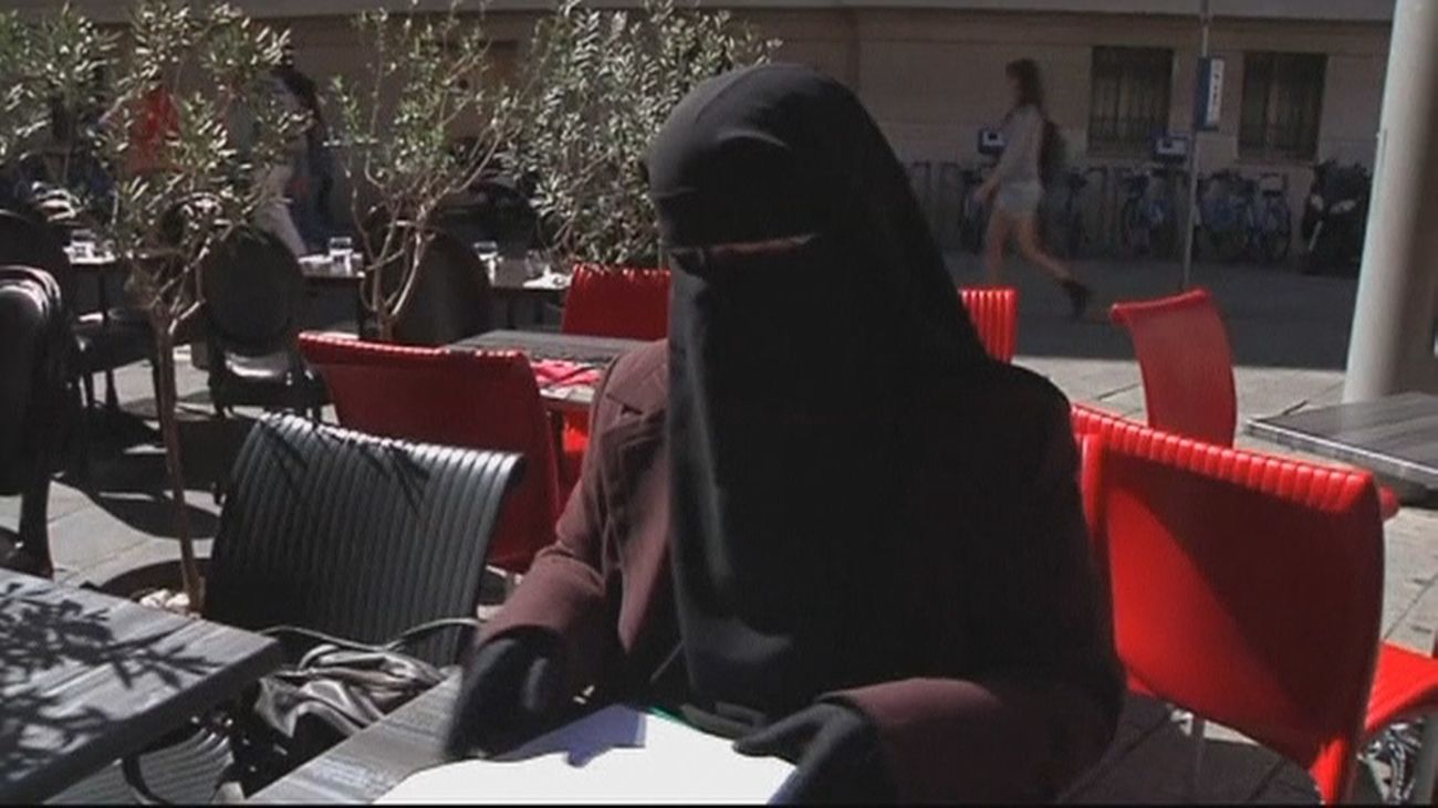 Italia limitará el número máximo de extranjeros por aula y prohibirá el burka en los colegios