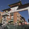 Usera estrena el arco que lo convierte en el 'Chinatown' madrileño