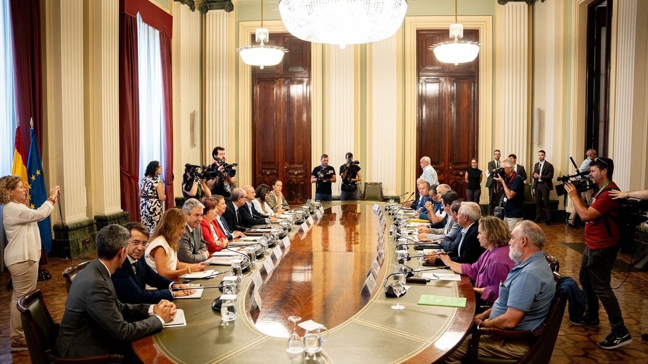 Ganaderos y agricultores reclaman a Planas ayudas ante la subida de los combustibles