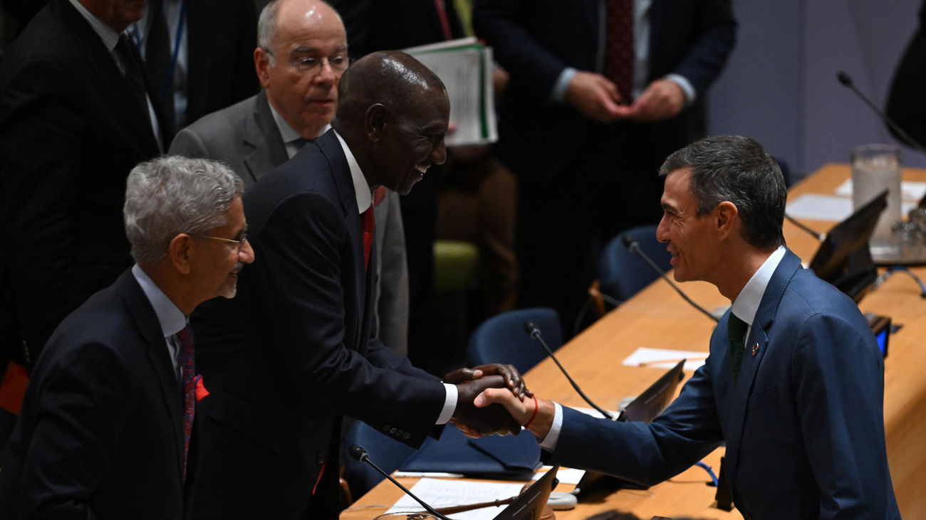 El presidente del Gobierno, Pedro Sánchez (d) durante su asistencia al Evento Partners for Multilateralism