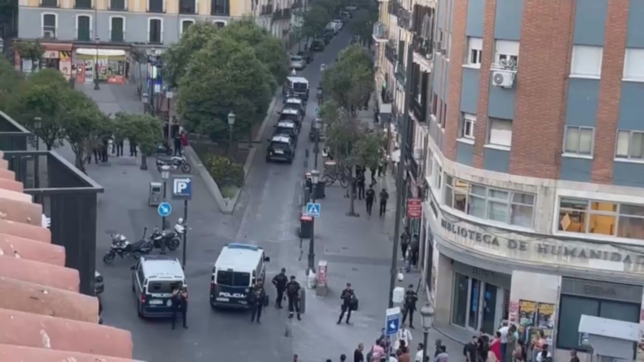 Macrorredada en la plaza de Lavapiés