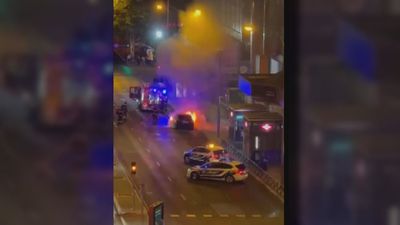 Arde un coche en María de Molina, sin heridos