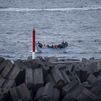 Un cayuco en el puerto de La Restinga, 2024, en El Hierro, Canarias