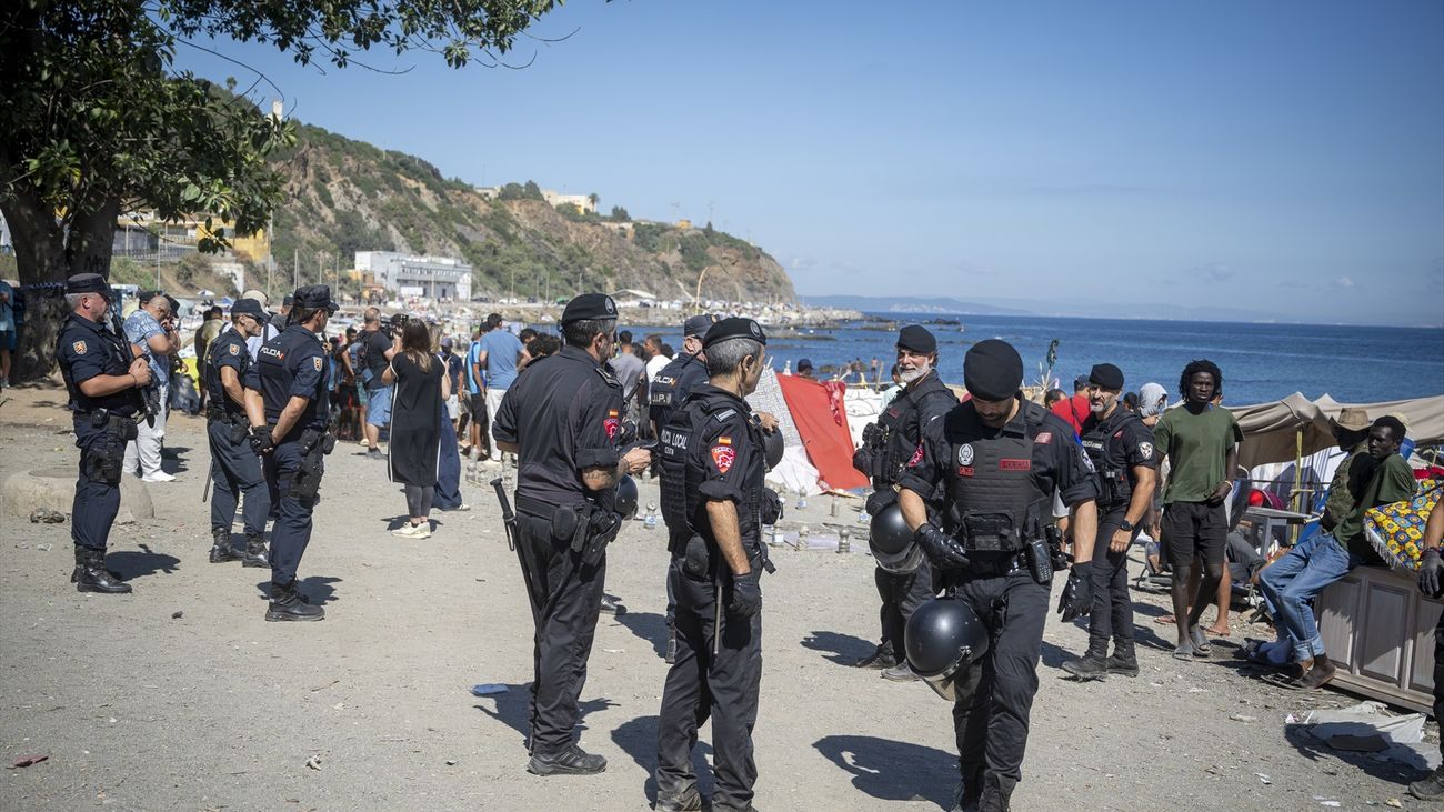 El mercadillo ilegal reaparece en El Trampolín horas después de ser desmantelado por la Policía