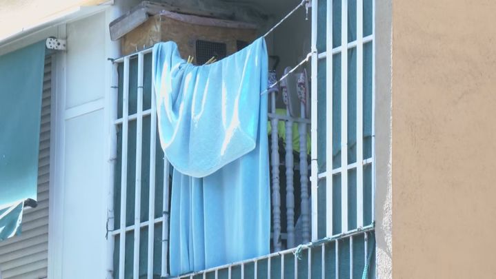 Vecinos de Villaverde alertan de un posible 'piso patera': "Parece el metro"