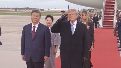 Trump recibe con honores al presidente de China en su visita a EE.UU